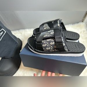 Dior alpha slides
